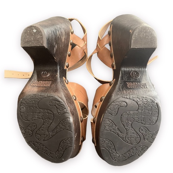Mossimo Supply CO. Tan. Wedges Sandals - Picture 9 of 9